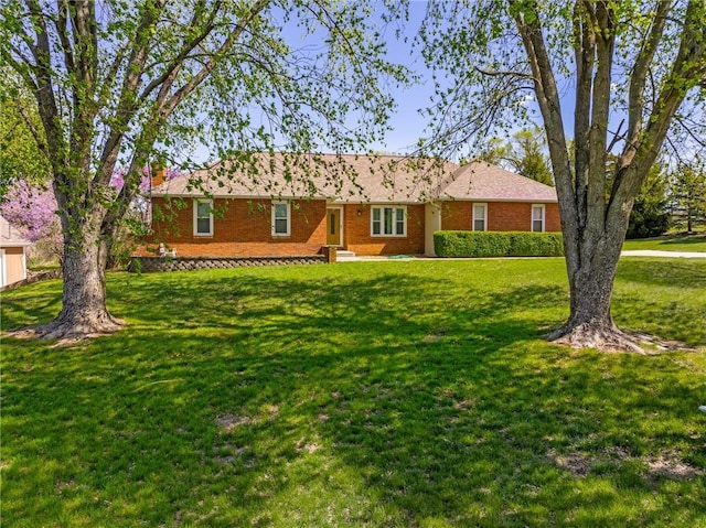 9015 Craig Dr, De Soto, KS 66018 - ranch-style home featuring a front lawn and brick siding