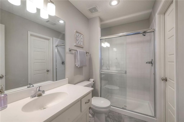 full bath featuring vanity, toilet, a shower stall, and visible vents