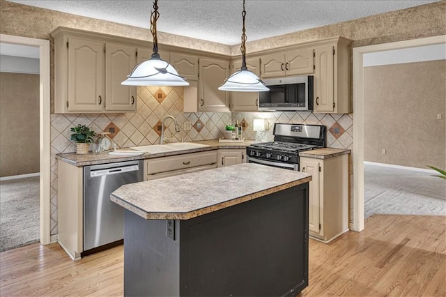 120 NW Whitlock Dr, Lees Summit, MO 64081 - kitchen featuring appliances with stainless steel finishes, a sink, light countertops, light wood-style flooring, and baseboards