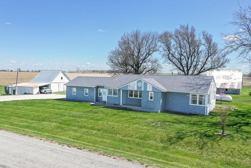 1428 Mulberry Rd, Hiawatha, KS 66434 - single story home featuring a front yard and concrete driveway