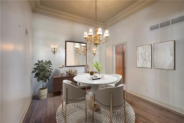 dining room featuring an inviting chandelier, crown molding, wood finished floors, and visible vents