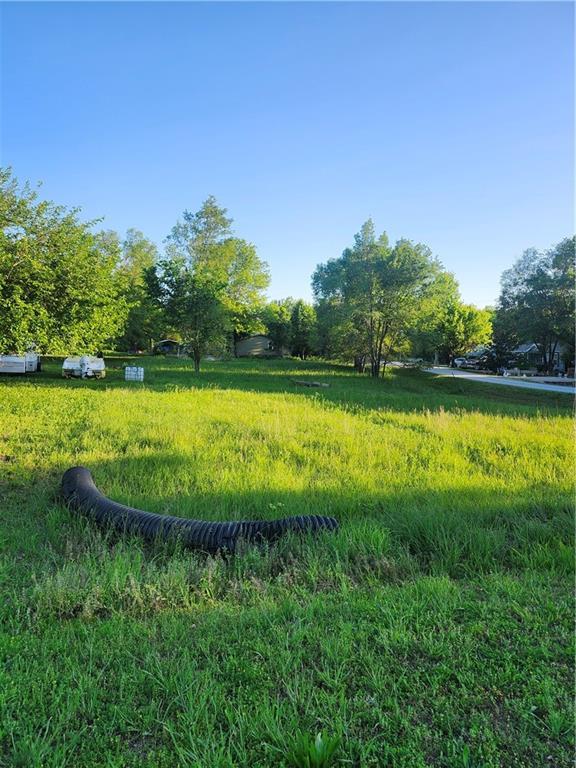 38 Woodland Ln, Linn Valley, KS 66040