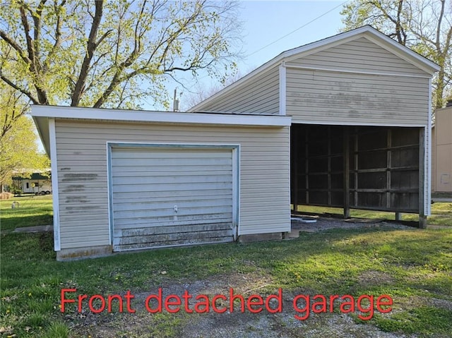 415 N Western St, Girard, KS 66762 - detached garage with a carport
