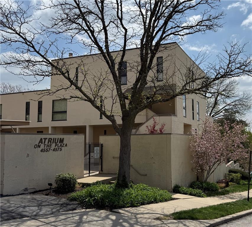 4579 Walnut St, Kansas City, MO 64111 - photo 1
