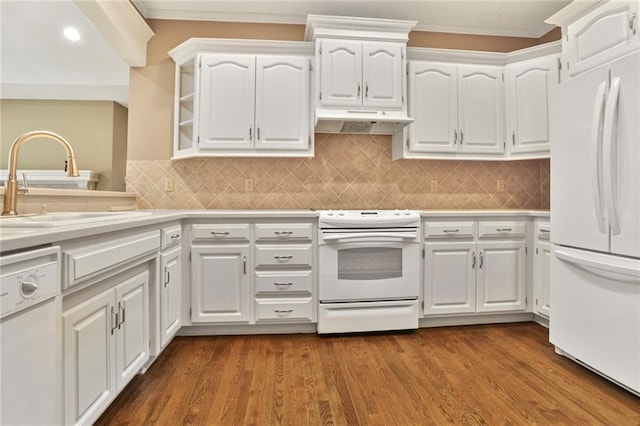 5428 W 145th Ter, Leawood, KS 66224 - kitchen with white appliances, under cabinet range hood, light countertops, a sink, and crown molding