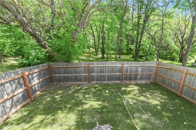 32832 195th St, Leavenworth, KS 66048 - view of yard