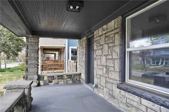 3009 Campbell St, Kansas City, MO 64109 - view of patio / terrace featuring a porch