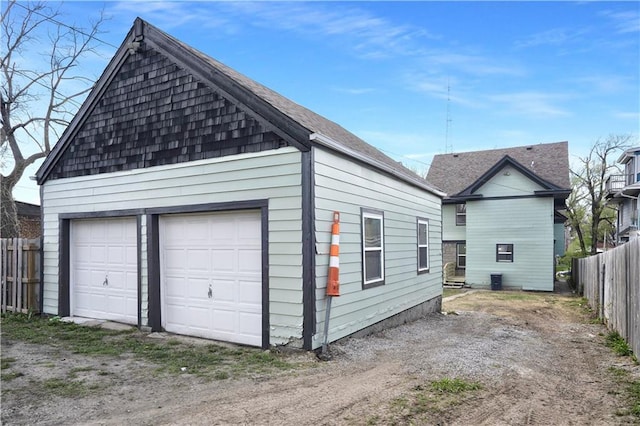 3009 Campbell St, Kansas City, MO 64109 - detached garage with fence