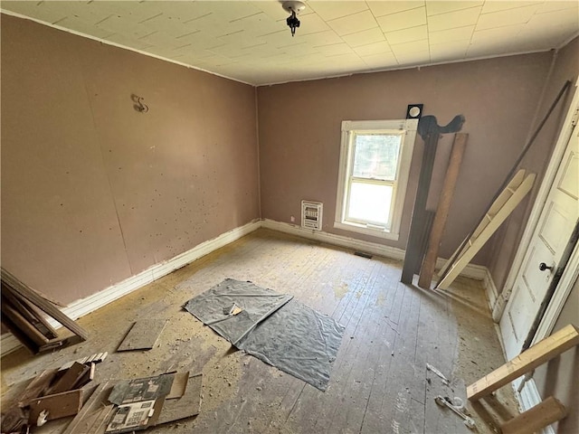 1353 SW Western Ave, Topeka, KS 66604 - empty room featuring baseboards