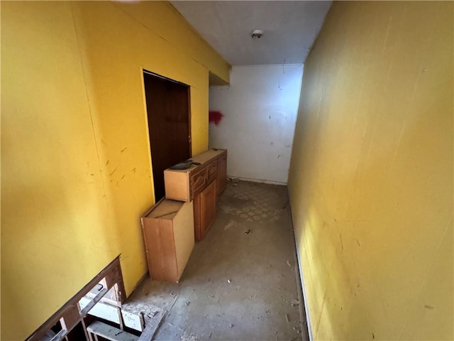 1353 SW Western Ave, Topeka, KS 66604 - view of hallway