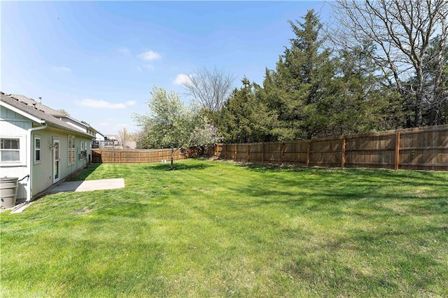 view of yard featuring a fenced backyard