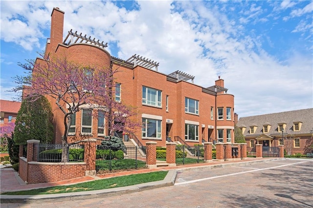 4924 Central St, Kansas City, MO 64112 - view of building exterior featuring a fenced front yard