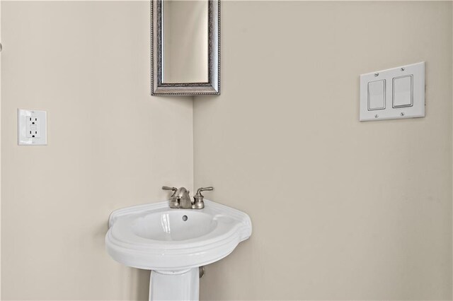 4924 Central St, Kansas City, MO 64112 - bathroom featuring a sink