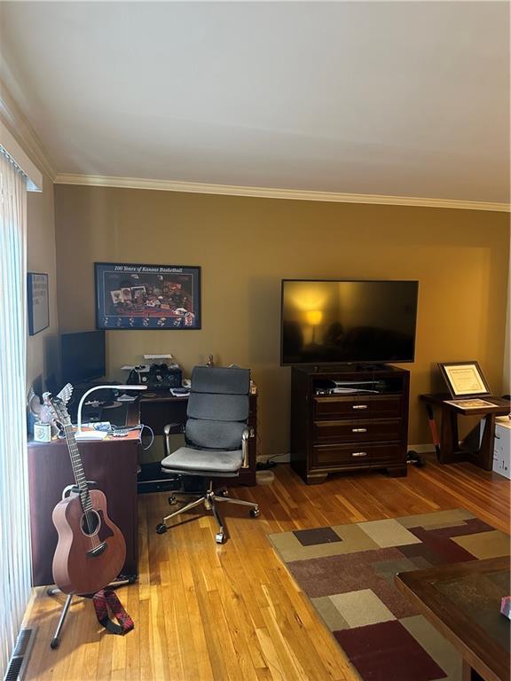 4209 Clark Ave Unit 4209-4, Kansas City, MO 64111 - home office featuring hardwood / wood-style floors, visible vents, and crown molding