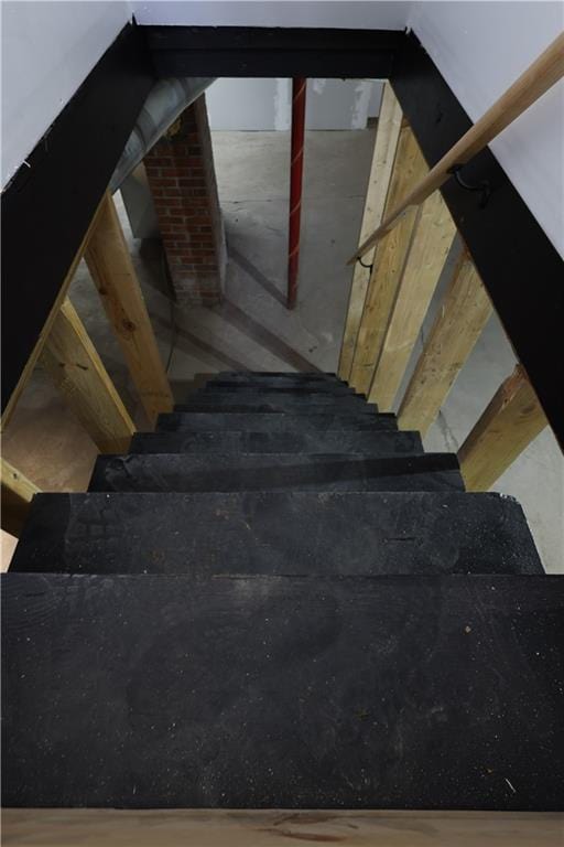 5606 N Indiana Ave, Kansas City, MO 64119 - view of stairway