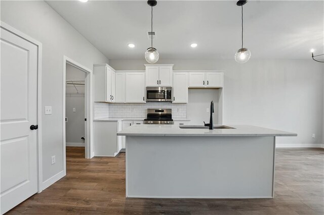 2433 NW Sunnyvale Ct, Blue Springs, MO 64015 - kitchen with stainless steel appliances, a sink, baseboards, decorative backsplash, and white cabinetry