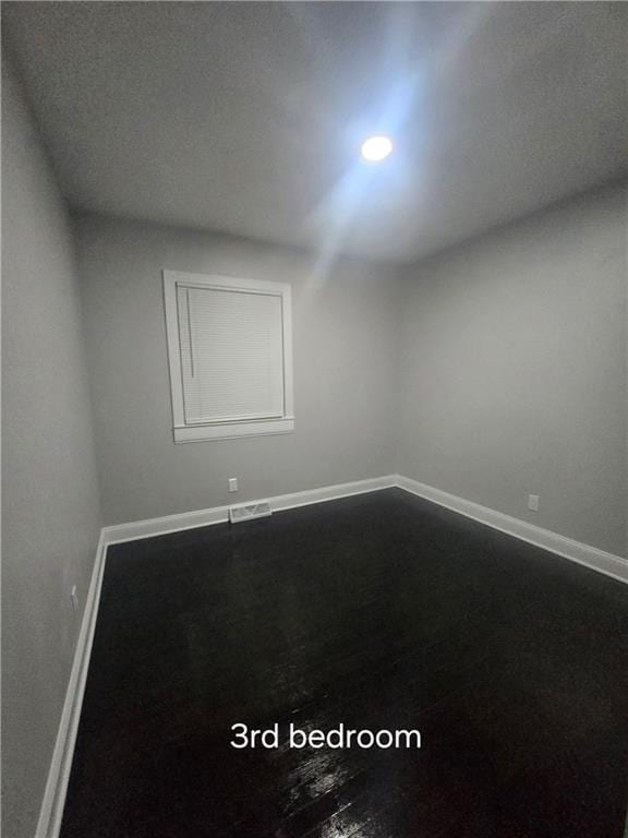 spare room with visible vents and baseboards