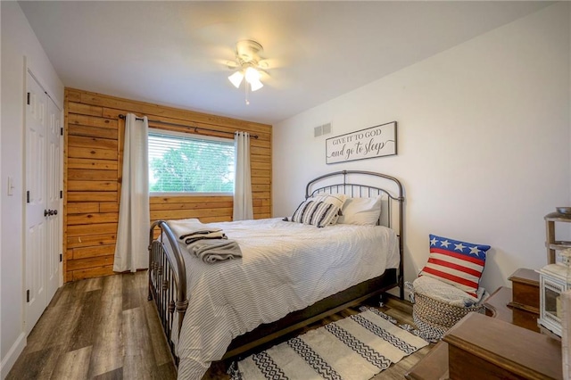 43 901st Rd, Clinton, MO 64735 - bedroom with dark wood-type flooring, a closet, baseboards, and visible vents