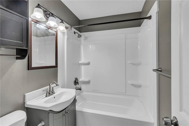 2411 NE 60th St, Gladstone, MO 64118 - full bath featuring toilet, vanity, and shower / bath combination