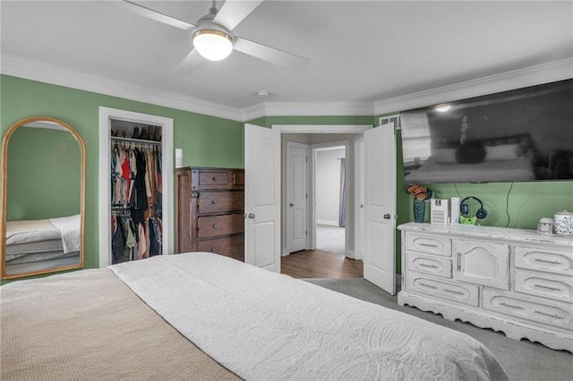 12631 Fountain Lake Cir, Grandview, MO 64030 - bedroom with crown molding, a ceiling fan, carpet flooring, and a closet