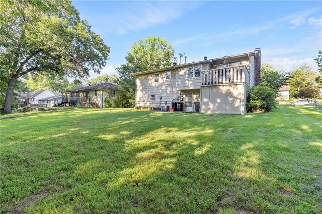 83 Grandview Dr, Warrensburg, MO 64093 - rear view of property with a lawn