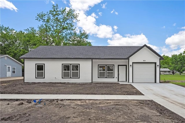 414 S Poplar St, Ottawa, KS 66067 - single story home with an attached garage and concrete driveway