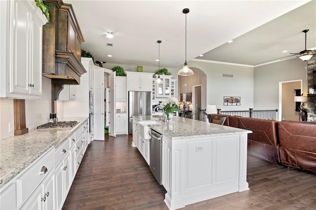 6840 Belmont Dr, Shawnee, KS 66226 - kitchen featuring open floor plan, stainless steel appliances, ceiling fan, dark wood-style floors, and recessed lighting