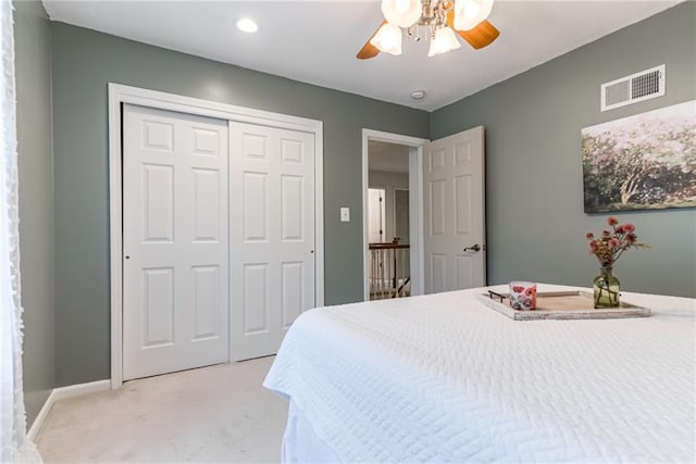 bedroom featuring light carpet, a closet, a ceiling fan, baseboards, and recessed lighting