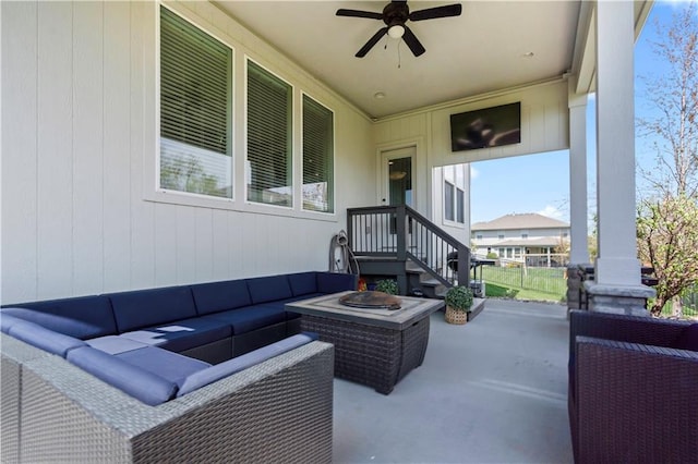 view of patio featuring outdoor lounge area and ceiling fan