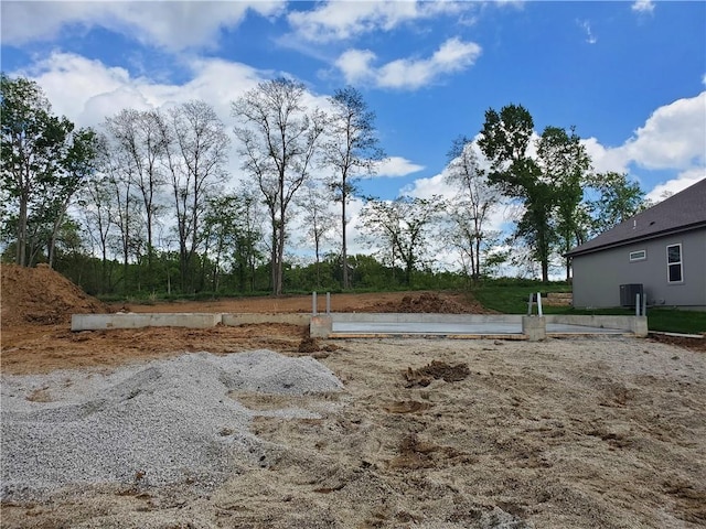 9337 N Belton Ave, Kansas City, MO 64154 - view of yard