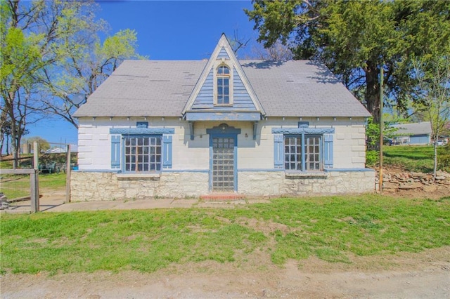 25388 Chieftain Rd, Lawrence, KS 66044 - view of front of house with a front lawn
