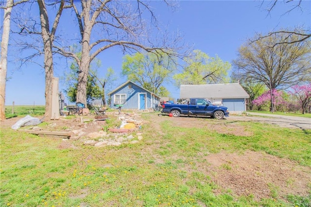 25388 Chieftain Rd, Lawrence, KS 66044 - view of yard with driveway and an outdoor structure