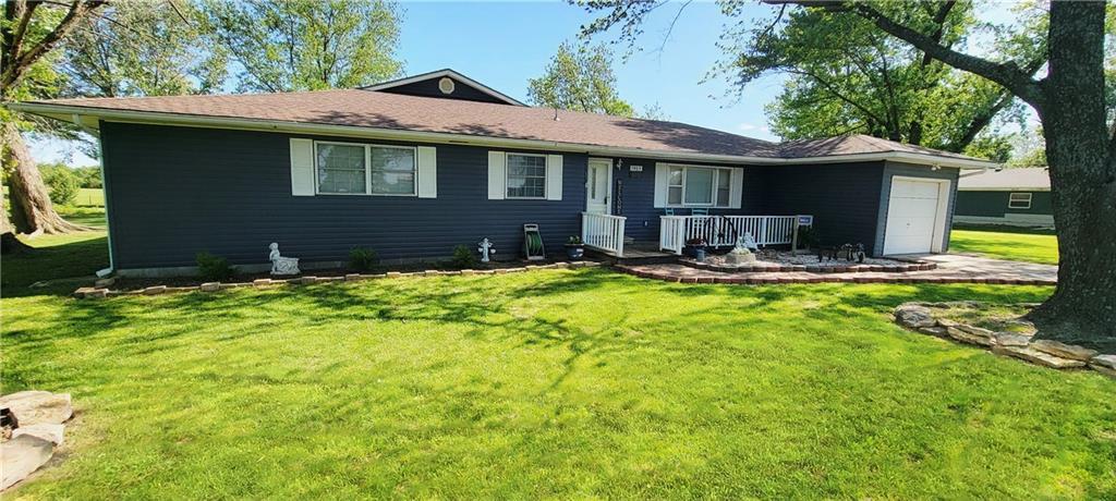 1463 Missouri Rd, Iola, KS 66749 - photo 1