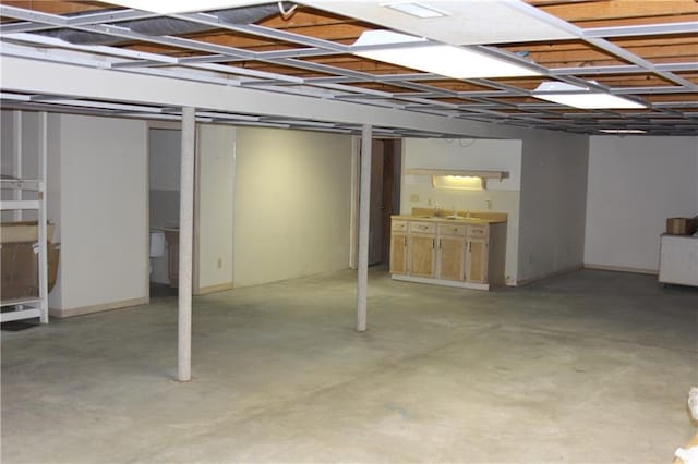 1410 Grandview Dr, Warrensburg, MO 64093 - finished below grade area featuring a sink