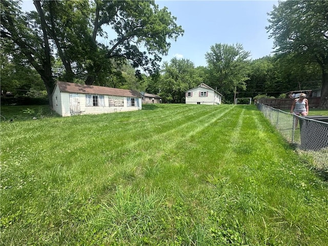 218 S Kent St, Excelsior Springs, MO 64024 - view of yard