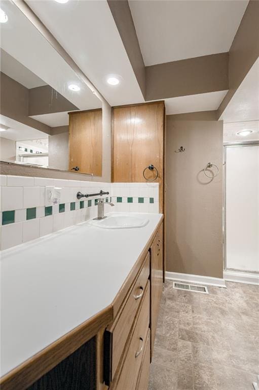 clothes washing area featuring a sink, baseboards, and recessed lighting