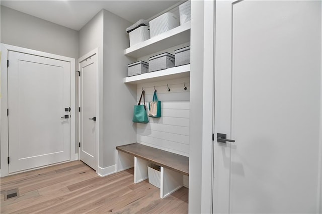 mudroom featuring visible vents, light wood-style flooring, and baseboards