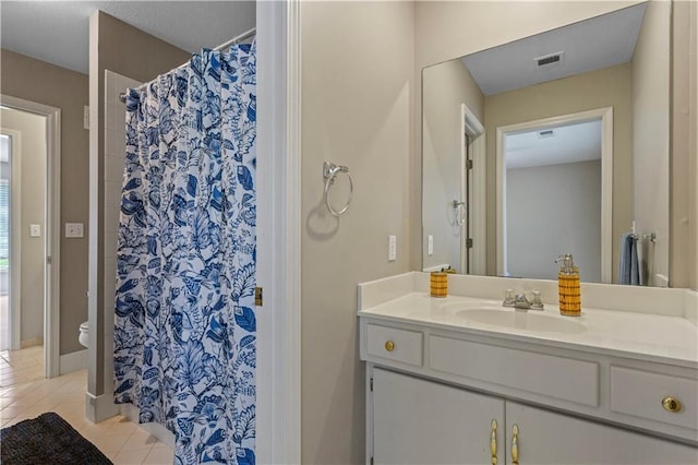 full bathroom with visible vents, tile patterned flooring, curtained shower, vanity, and toilet