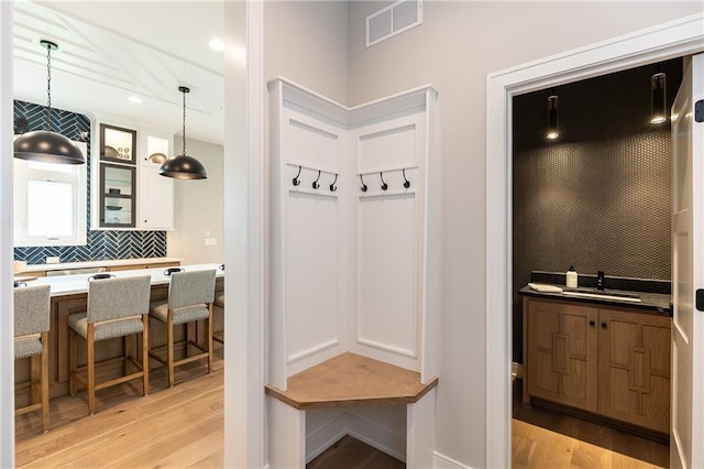 15436 W 161st Ter, Olathe, KS 66062 - mudroom featuring light wood-type flooring, wet bar, recessed lighting, and baseboards