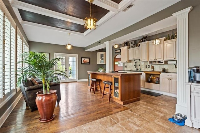 12848 S Rene St, Olathe, KS 66062 - kitchen with a notable chandelier, a kitchen breakfast bar, baseboards, backsplash, and visible vents