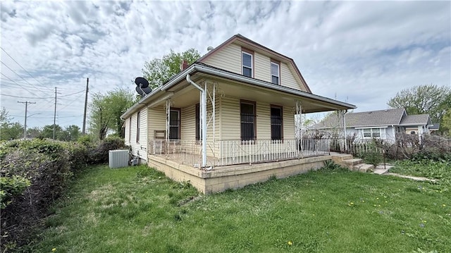 2901 Farrow Ave, Kansas City, KS 66104 - view of side of property featuring a porch, central air condition unit, and a lawn