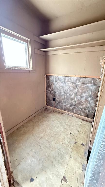 2901 Farrow Ave, Kansas City, KS 66104 - view of washroom
