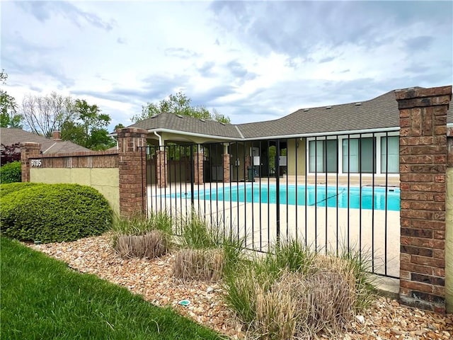9738 Nieman Pl, Overland Park, KS 66214 - community pool with fence