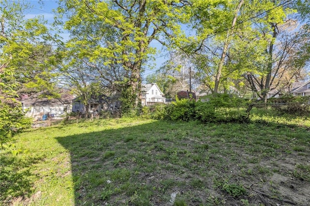 442 N Colorado Ave, Kansas City, MO 64123 - view of yard with fence