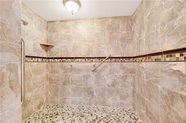 1707 NW Ashton Dr, Blue Springs, MO 64015 - bathroom featuring tiled shower