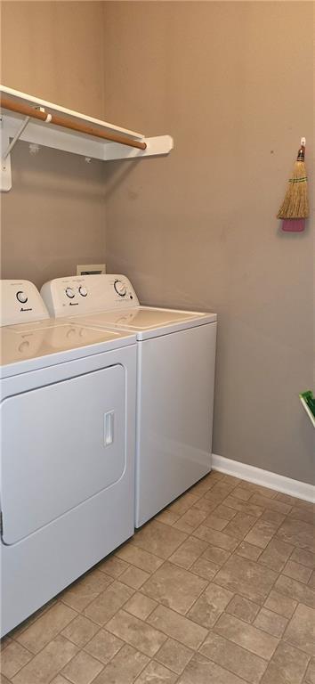 1219 S 3rd St, Louisburg, KS 66053 - laundry area featuring washer and dryer