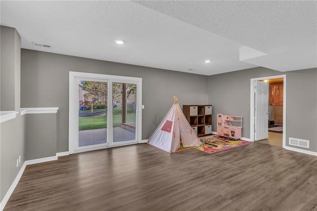 16754 W 156th Ter, Olathe, KS 66062 - playroom with wood finished floors, baseboards, a textured ceiling, and recessed lighting