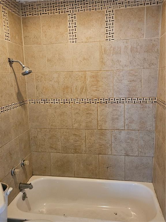 4410 Myrtle Ave, Kansas City, MO 64130 - full bath featuring shower / bathtub combination