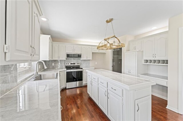 1010 SW Cross Creek Dr, Grain Valley, MO 64029 - kitchen featuring dark wood-style floors, a sink, electric range, backsplash, and white cabinetry