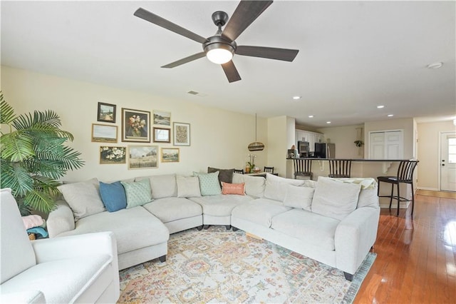 living room with a ceiling fan, light wood-style flooring, visible vents, and recessed lighting